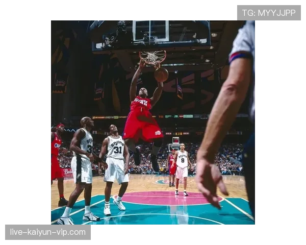 埃尔顿·布兰德突破效率提升明显 拉开与队友内线得分差距