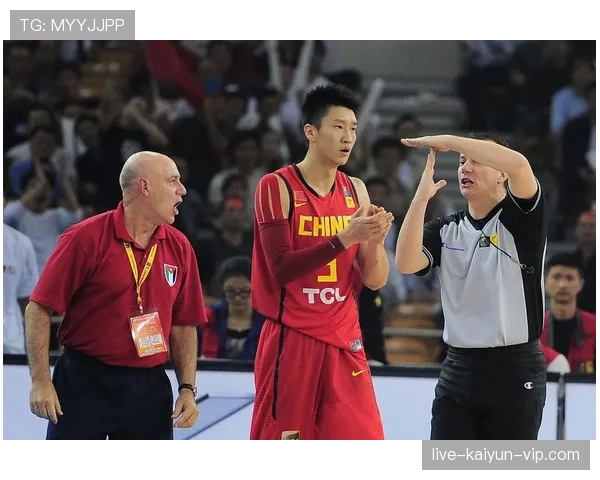 犯规判定的核心依据：动作是否危及对方安全或干扰比赛公平